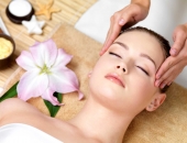 Massage chăm sóc da mặt với sản phẩm Hàn Quốc
